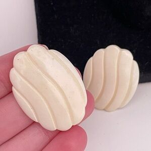 Vintage Plastic White Summer Beach Festival Retro Indie Mermaid Core Earrings